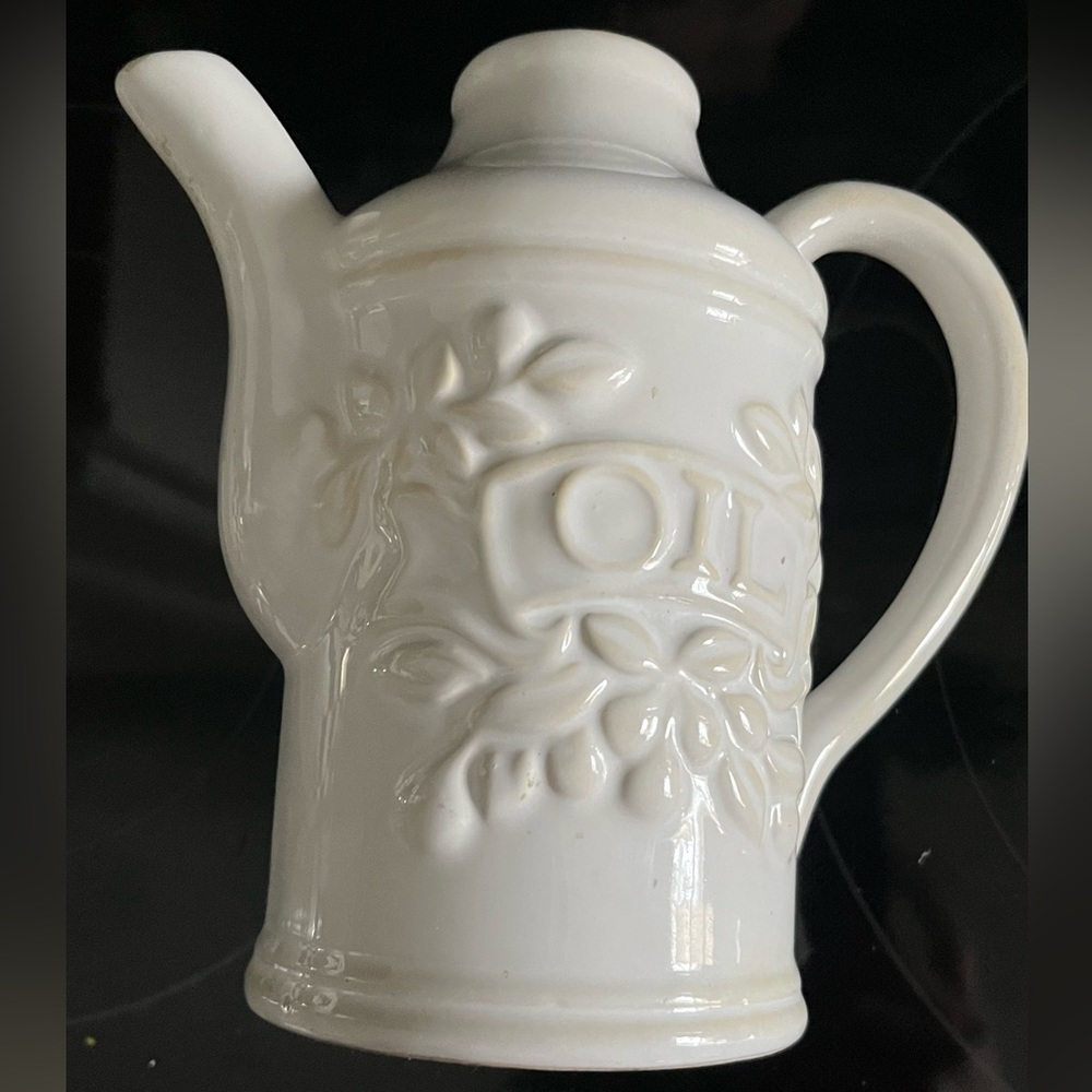 Olive Oil Dispenser White Ceramic Large Vintage Decanter Gourmet Decorative EUC